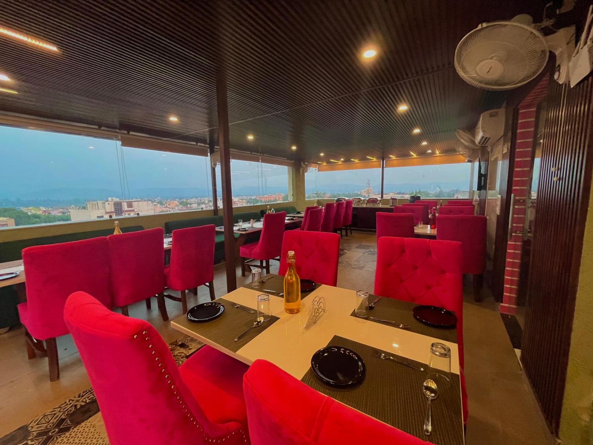 Ganges Blossam - A Four Star Luxury Hotel & Resort Haridwār Buitenkant foto